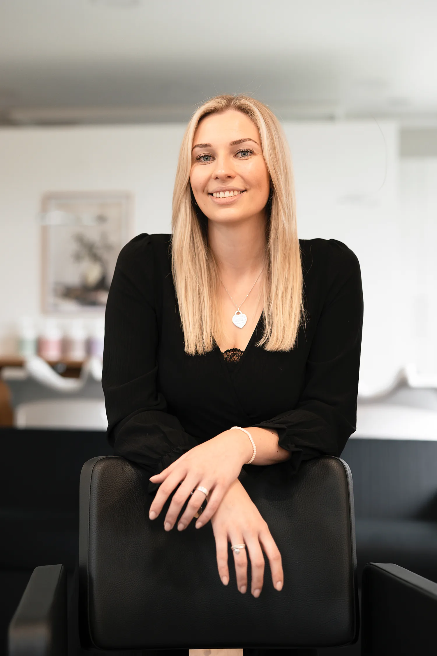 Friseurmeisterin Lisa Herrmann – Spezialistin für Farbtechniken und Haarverlängerung